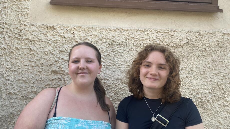 Denise och Celia ska båda sommarjobba.