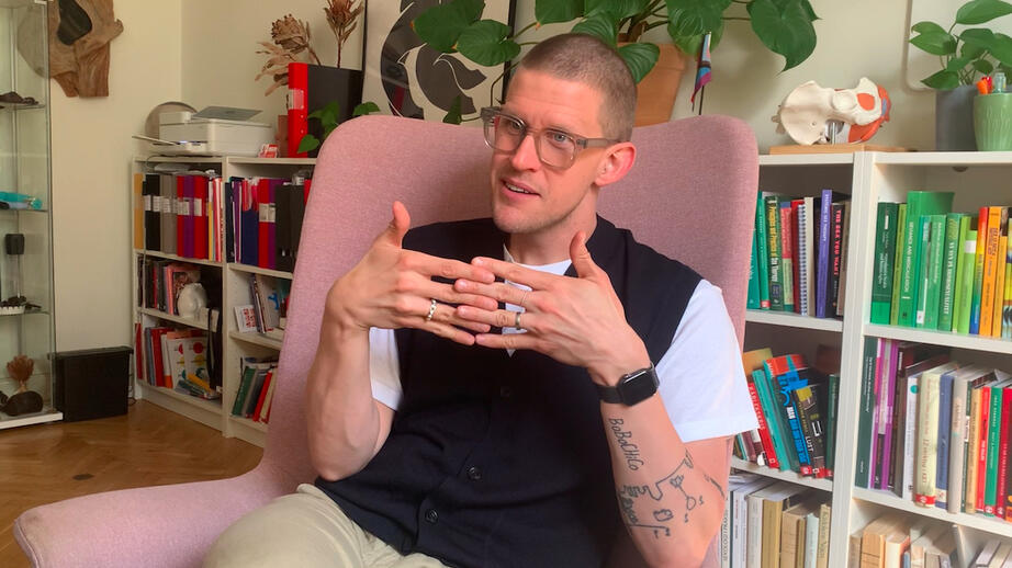 “Man behöver hitta gummibandet i relationen så att man fortfarande kan gå iväg och etablera nya relationer till exempel”
