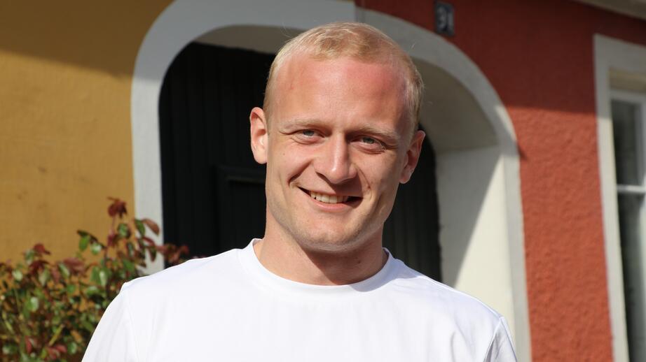 Marcus Rydberg utanför sin bostad i Lund.