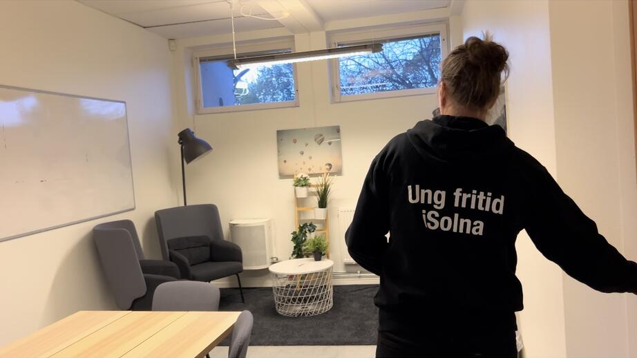 Fritidsledaren Annika ger ett smakprov på Q-lans aktiviteter. 