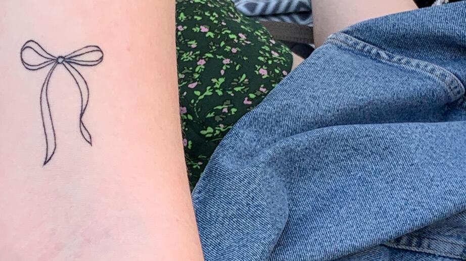 Thea Lager har en tatuering på sin arm som är dedikerad till Taylor Swift.