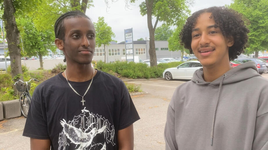 Mikael Tsegaye och David Tripodo är båda 18 år och ska fira sina mammor på mors dag. 