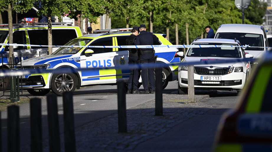 En ung man har skadats i en skottlossning i Malmö