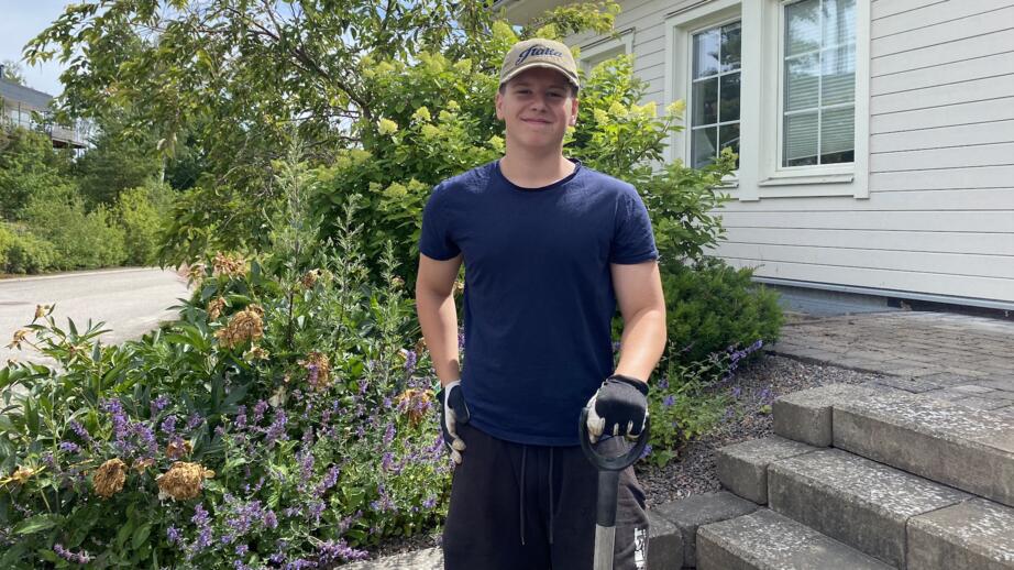 Adam Wallentin är grundare, vd, och trädgårdsarbetare på samma gång.