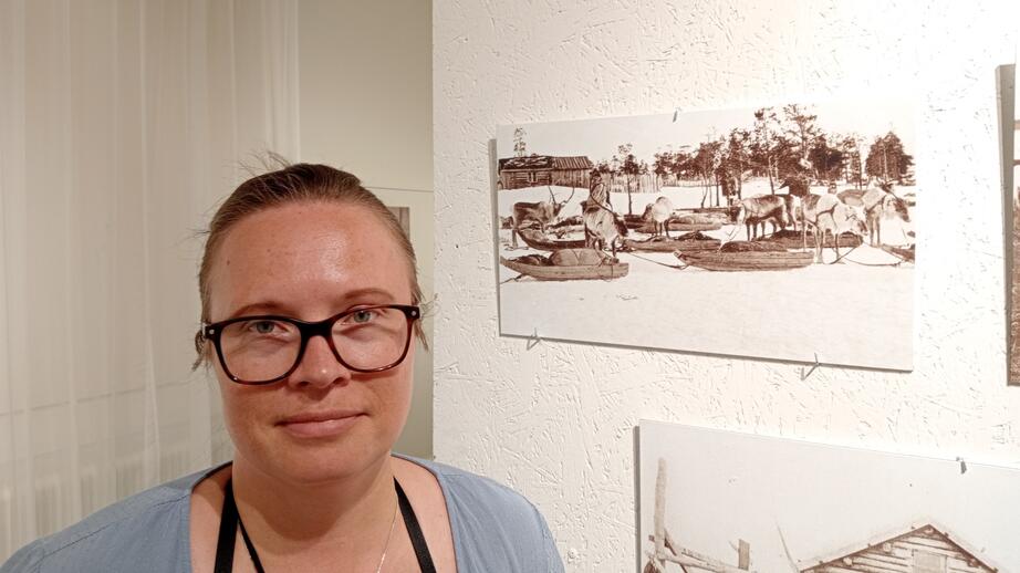 När Emma Olofsson började på gymnasiet i Östersund 1998 frågade hon rektorn på skolan om det fanns något sätt att få lära sig språket, men utan att få något ordentligt gensvar. Det tror hon beror på att det var innan samiskan var skyddat som minoritetsspråk i Sverige.