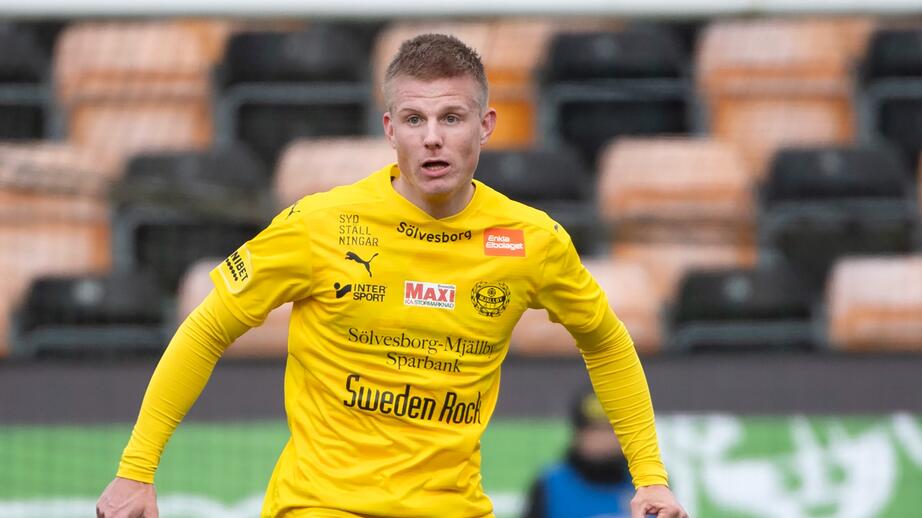 Bild från när Eric Björkander spelade i Mjällby AIF.
