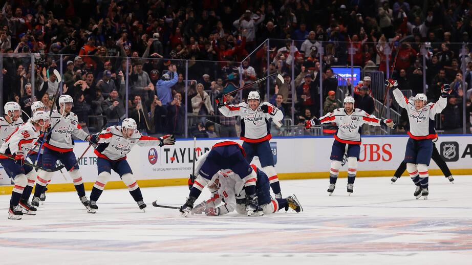 Washington Capitals firar det historiska målet.