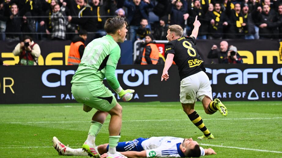 Bild precis efter att AIK har gjort 4-3 målet.