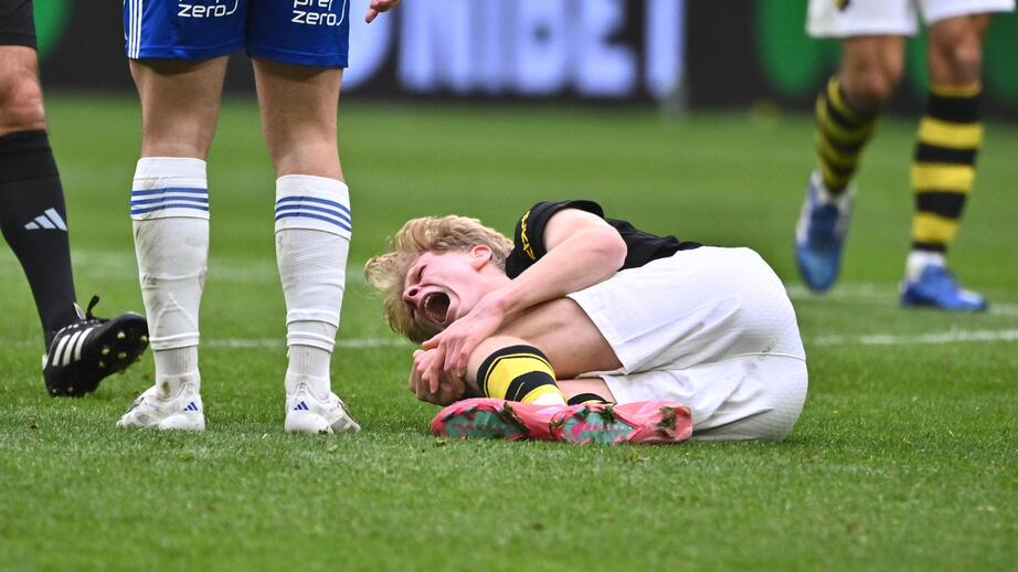 AIK:s Andreas Redkin skadade sig under matchen mot IFK Norrköping. 