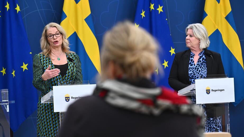 Skolminister Lotta Edholm (L) säger att en lyckad skolgång skyddar mot kriminalitet och utanförskap.