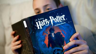 POJKE LÄSER HARRY POTTER. Foto: Claudio Bresciani / TT