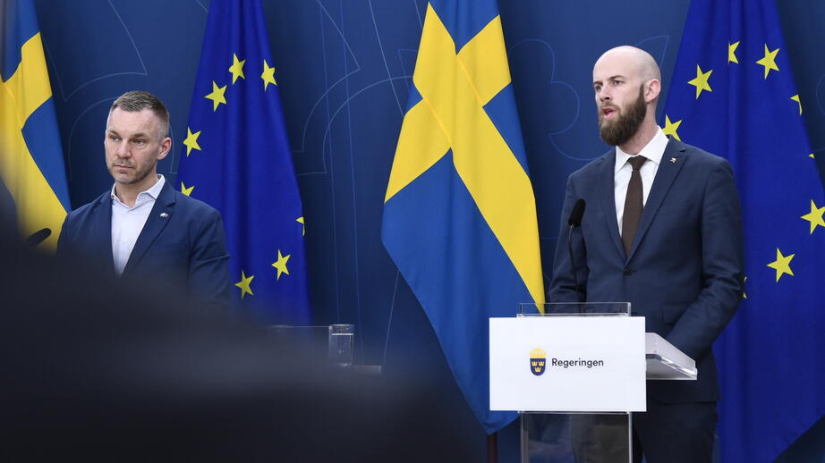  Civilministern Erik Slottner och ministern för civilt försvar, Carl-Oskar Bohlin, presenterade idag det nya sättet att meddela viktig information till allmänheten.