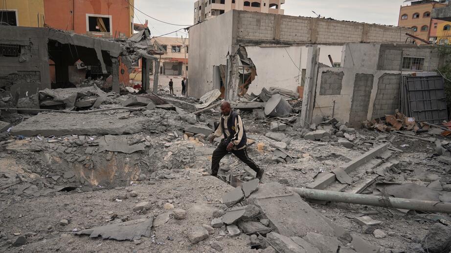 Ruiner från ett israeliskt arméangrepp som ägde rum söndagen den 13 april.