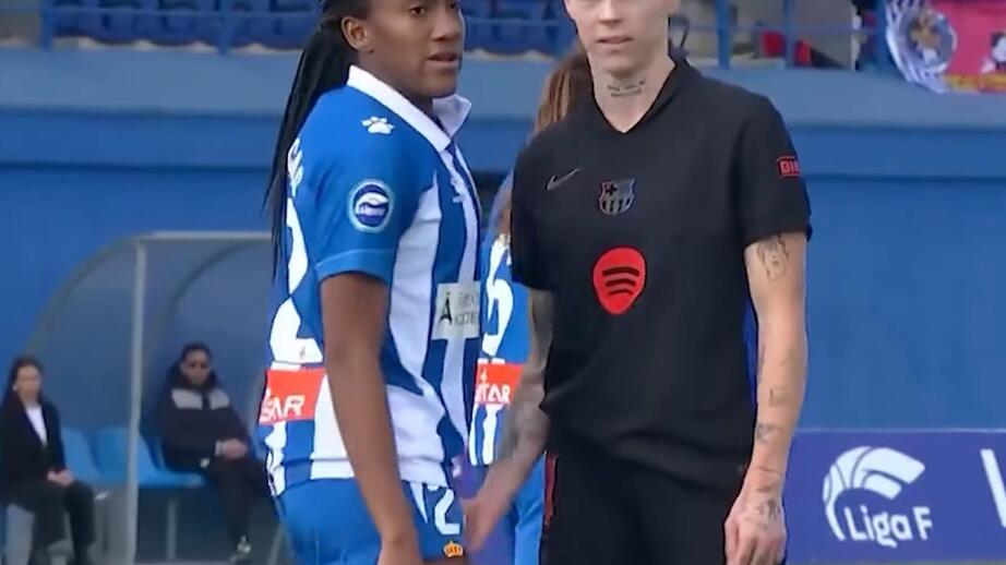 Den omdebatterade rörelsen fångades på bild.