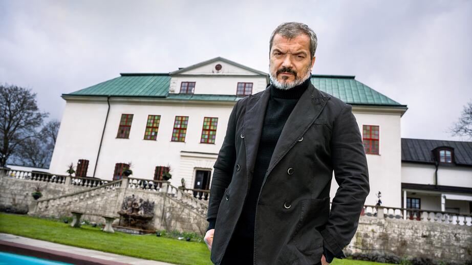 Dragomir Mrsic, spel- och programledare för ”Förrädarna”.