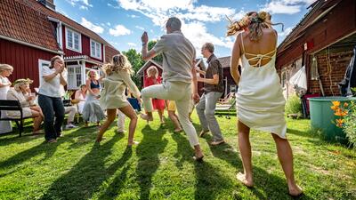 DALARNA MIDSOMMARFIRANDE. Foto: Ulf Palm/TT