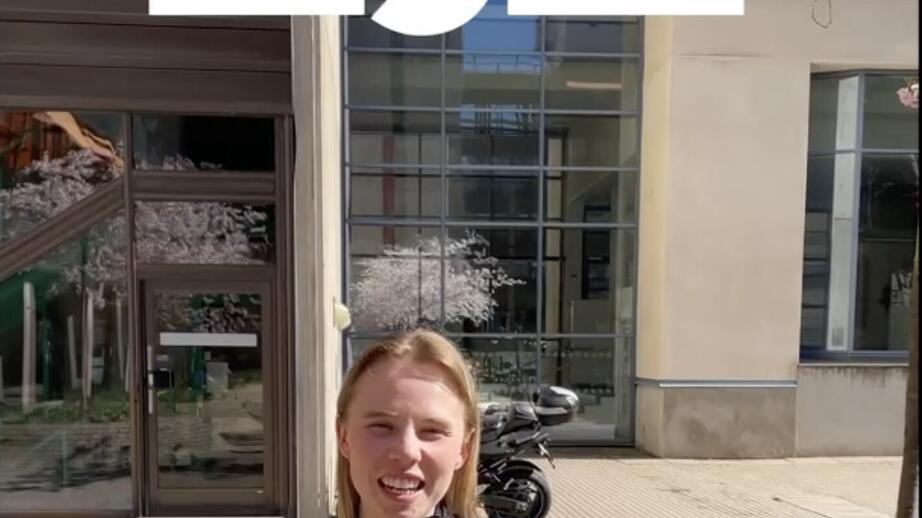Nelly Gahn förklarar regeringens vårbudget. 