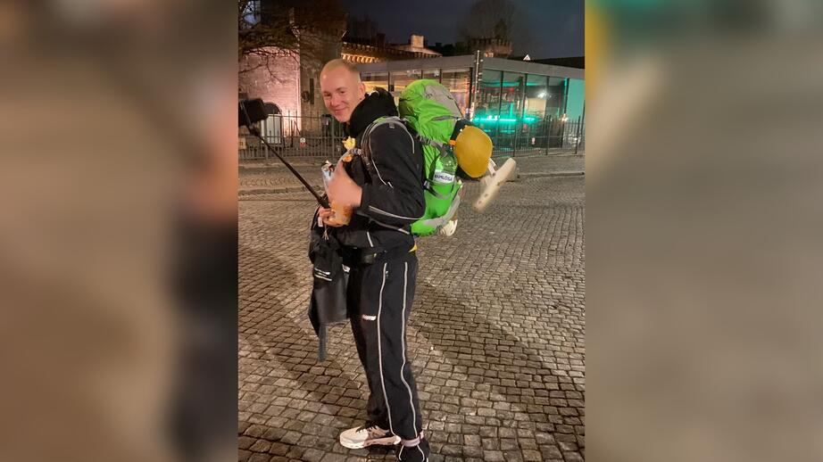Alex har blivit lite av en viral-succé på Tiktok, där han delar med sig av resan. Hans populäraste video har uppemot 157 000 visningar.