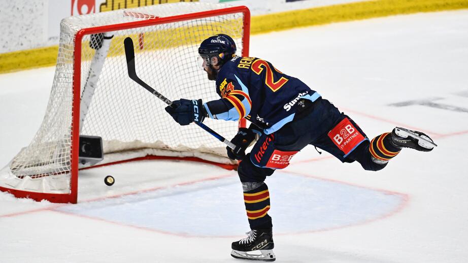 Rensfeldt gör 4-2 i öppen kasse.
