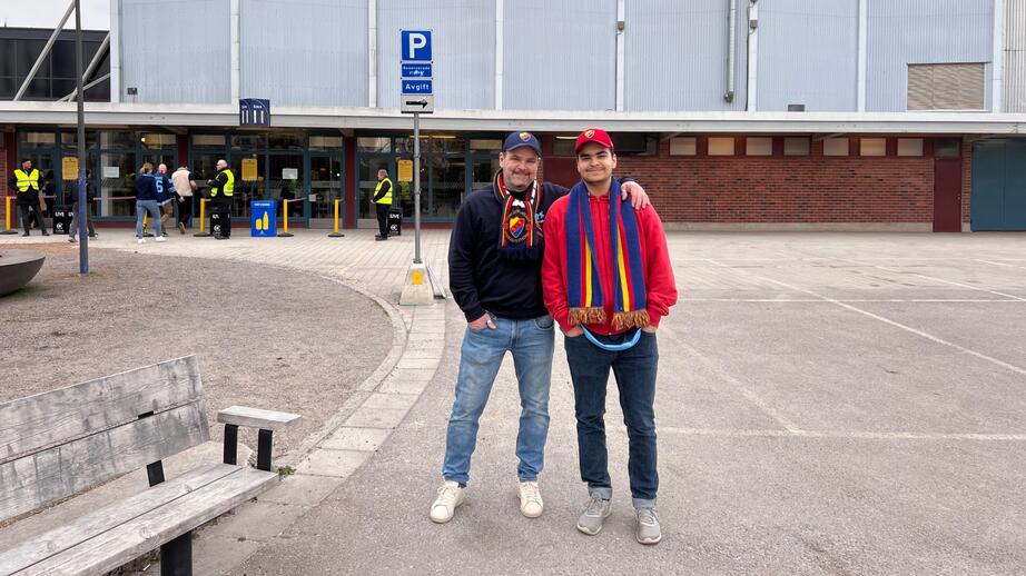 Dennis Fredriksson och sonen Liam som tror att Djurgården kommer att vinna.