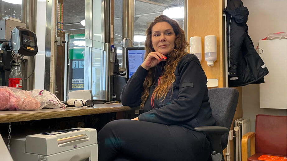 Jenny Inal på sin arbetsplats. 