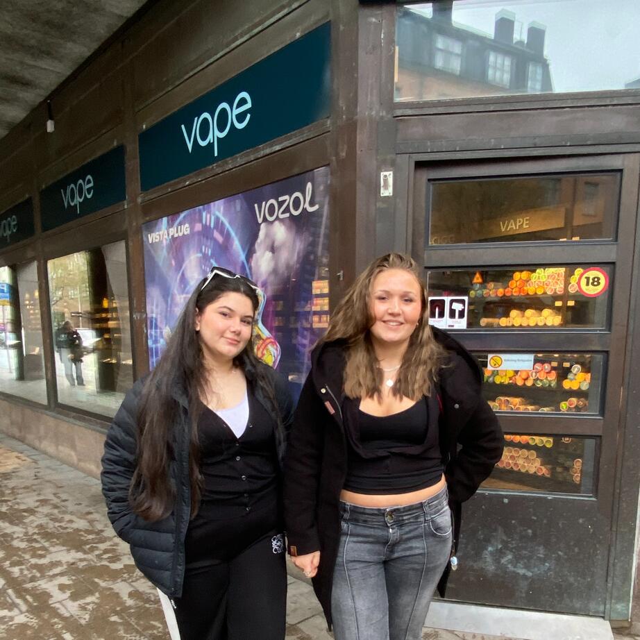 Lisa och Madeleine köper alltid engångsvejp.