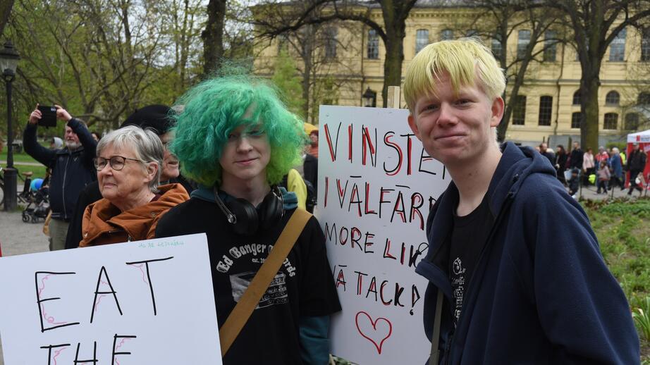 Felix och Melker går i demonstrationståget för första gången.