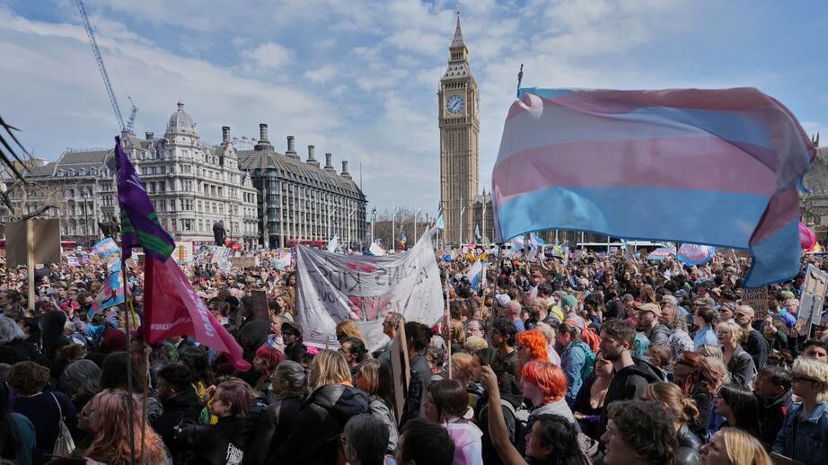 Demonstrationer i London den 19 april, efter högsta domstolens beslut. 