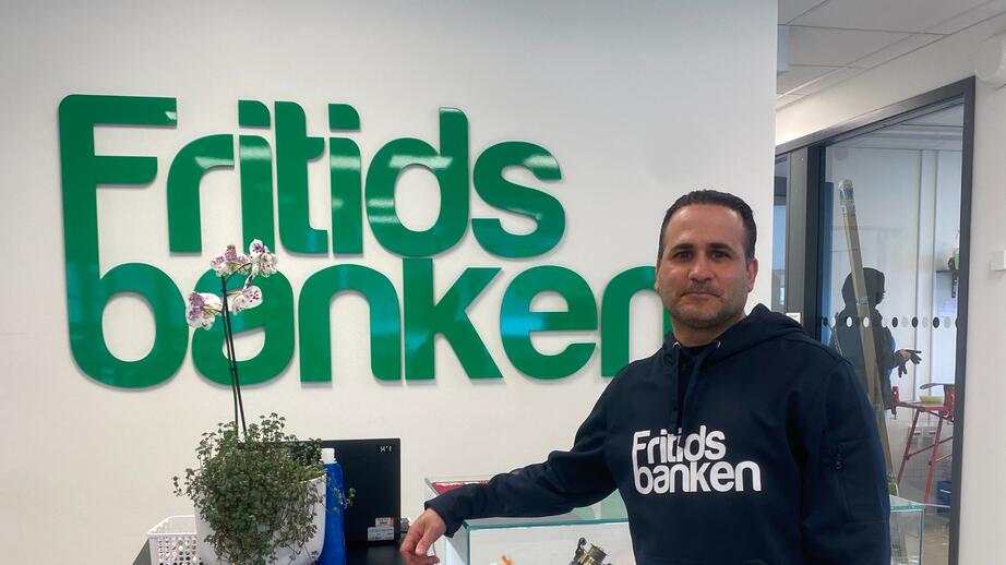 George Zeghbi framför kassadisken i Skärholmen.