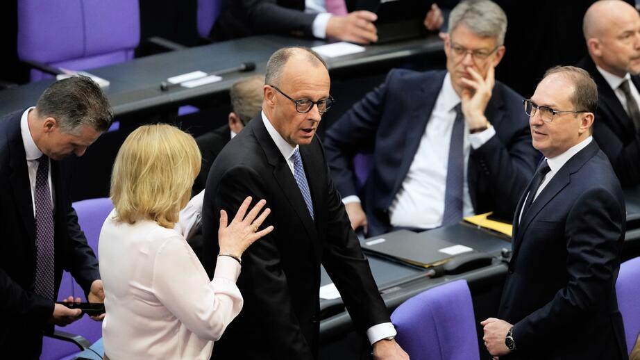 Friedrich Merz reagerar på beskedet. Det är första gången i Tysklands historia som något liknande sker. 