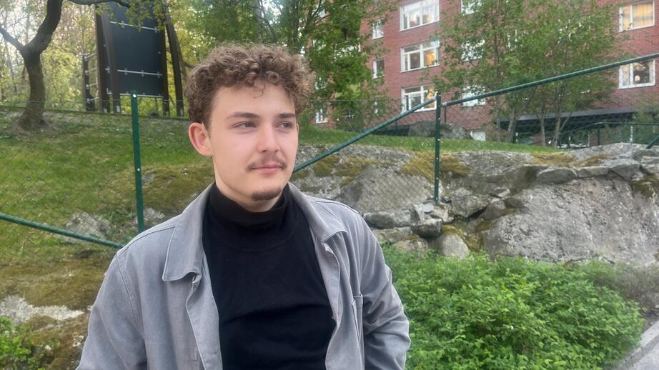 – Om du ska dricka, gör det lite smart och dela inte upp er, säger Hampus Johansson, 21.