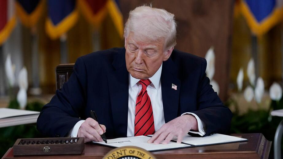 Donald Trump har sedan januari gjort flera försök till att begränsa transpersoners rättigheter.