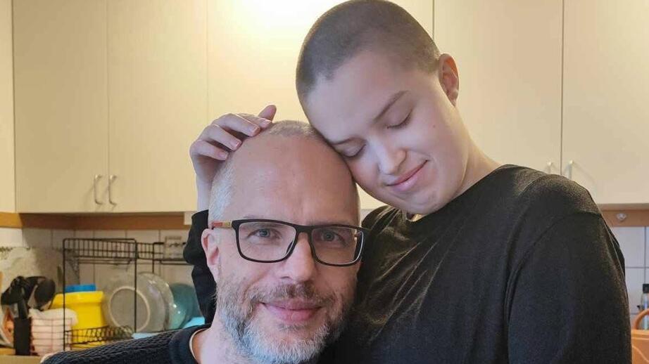 När Edith skulle påbörja sin cellgiftsbehandling klippte sig hennes pappa också - för första gången på 30 år. ”Jag hade aldrig sett honom utan hår,” säger Edith.
