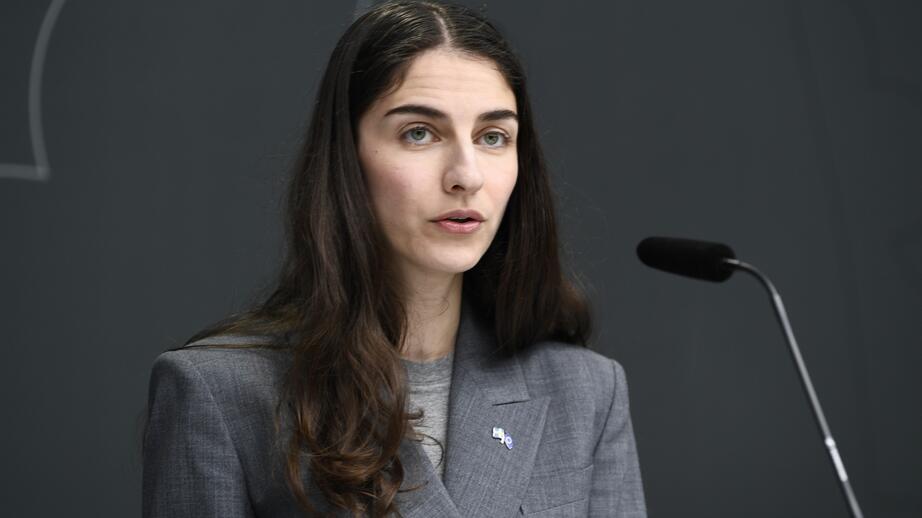 Romina Pourmokhtari blev som 26-åring Sveriges yngsta minister genom tiderna.