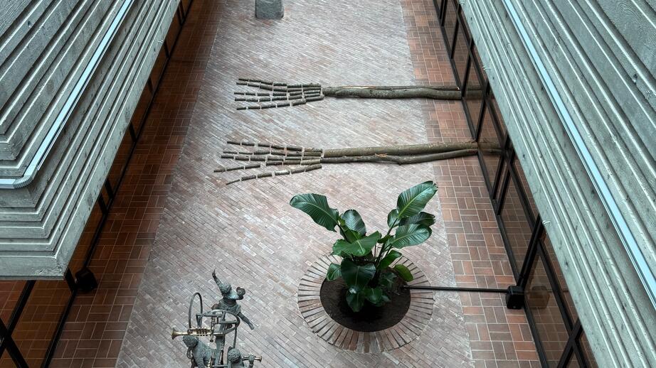 Benen på en träjätte. Ingela Ihrmans ”Landskapet kom först”.