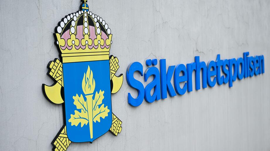 Åklagaren har i dag hävt anhållandet av den person som anhölls på skälig misstanke för spioneri i söndags.
