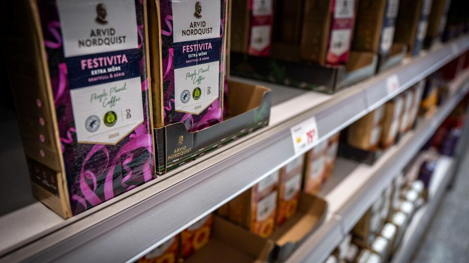 Kaffepriset har ökat med 42 procent sedan förra året.