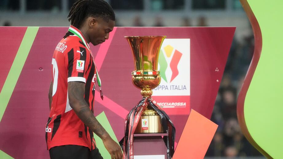 Milans Rafael Leão deppar efter finalförlusten. 