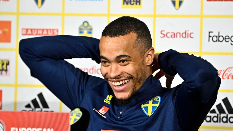 Robin Quaison började sin fotbollskarriär i Järva SK och spelar nu i landslaget.
