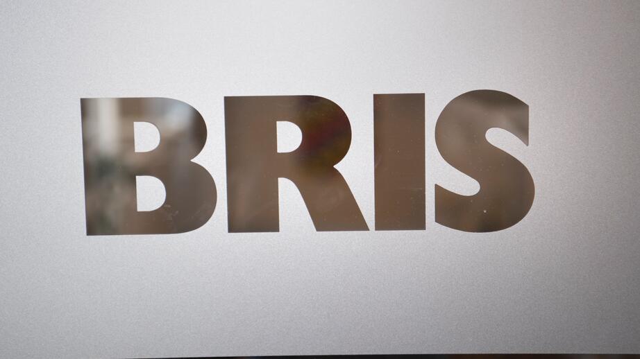 Bris satsar på ”safe space” på sociala medier.