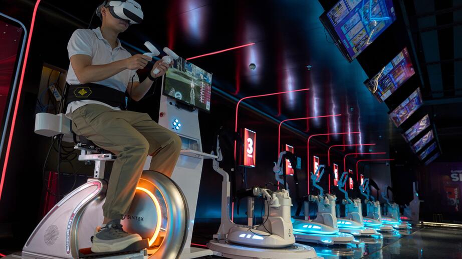Oavsett VR-glasögon eller bara en dator med webbkamera. Digital träning gör fysisk aktivitet till något roligt för många.