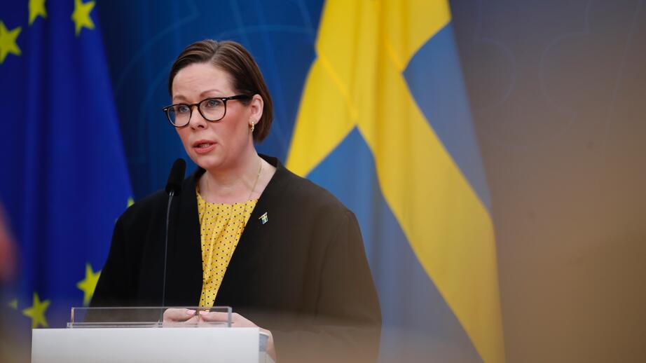 Utrikesminister Maria Malmer Stenergard gör ett uttalande kring Israels premiärminister Netanyahu.