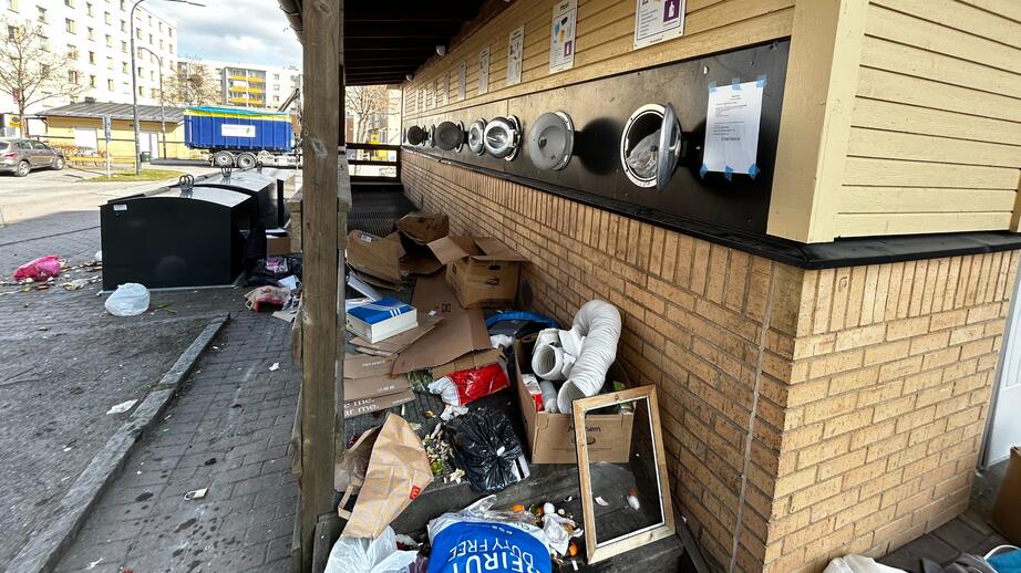 Sopnedkasten utanför Stenbygränd i Rinkeby.