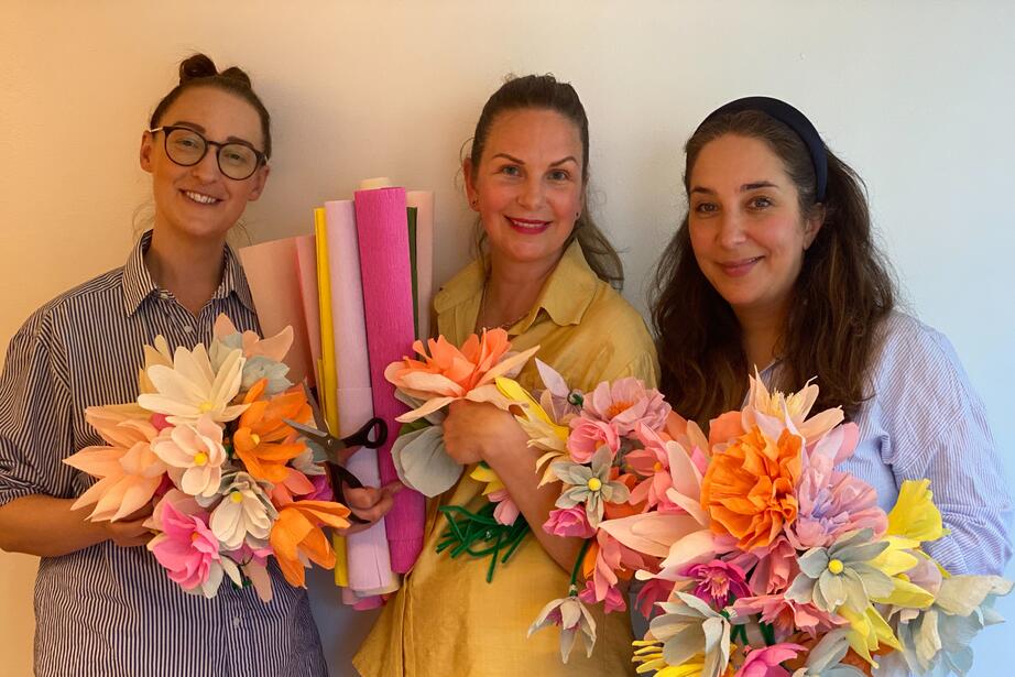 Hedvig, Anna och Sahar anordnar workshopsen tillsammans.