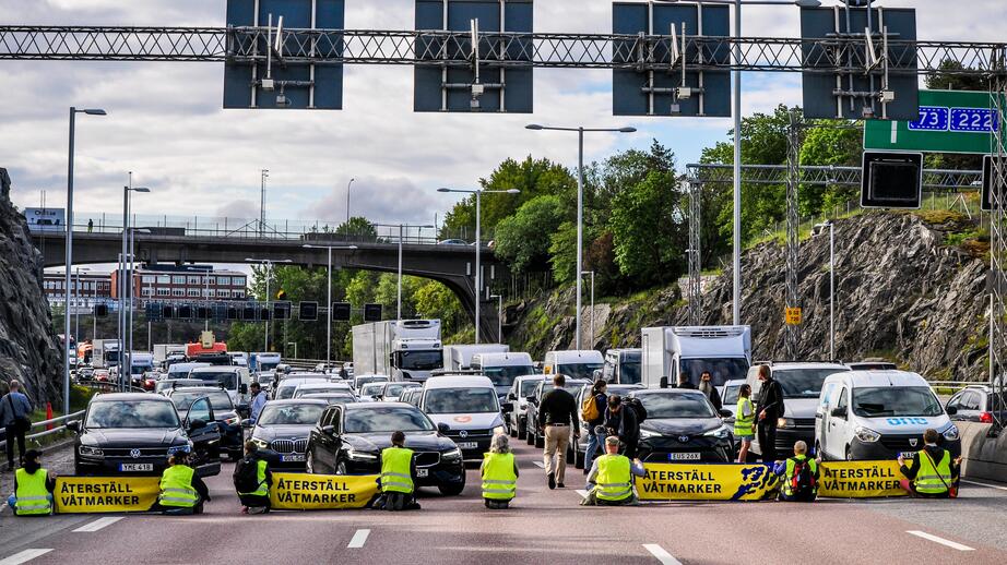 Återställ våtmarker demonstrerar på E4:an.