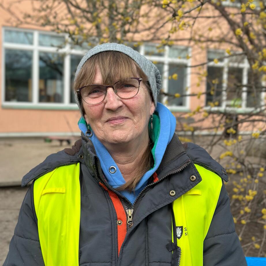 Lena Näslund berättar att sjukskrivningarna bara avlöser varandra.