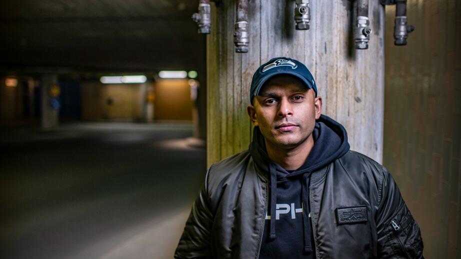 ”Man ”glider” in i den här världen. Vi ser klart och tydligt att det är en inkörsport”, säger Simon Häggström till SVT Edit om Onlyfans.