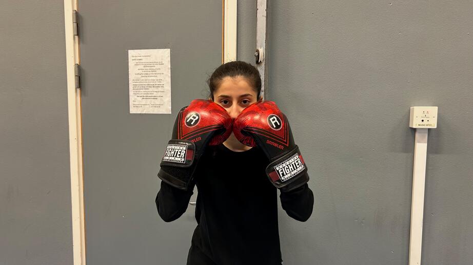 För 18-åriga Leylan Muhedin är kickboxningslokalen ett ”safe space”. 