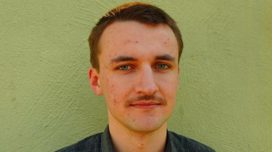 Anton Bylin tycker man kan vara både politiker och aktivist. 