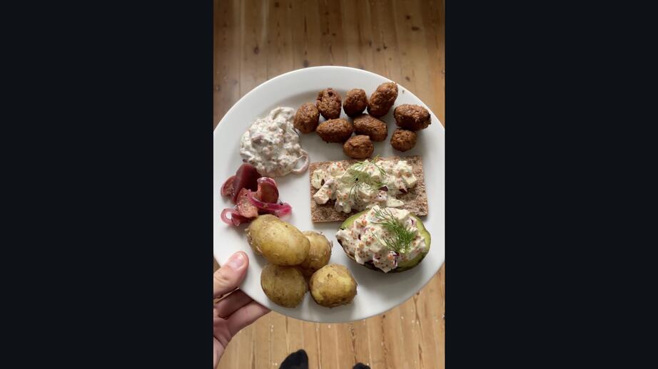 Läget lagar vegansk midsommarmat.
